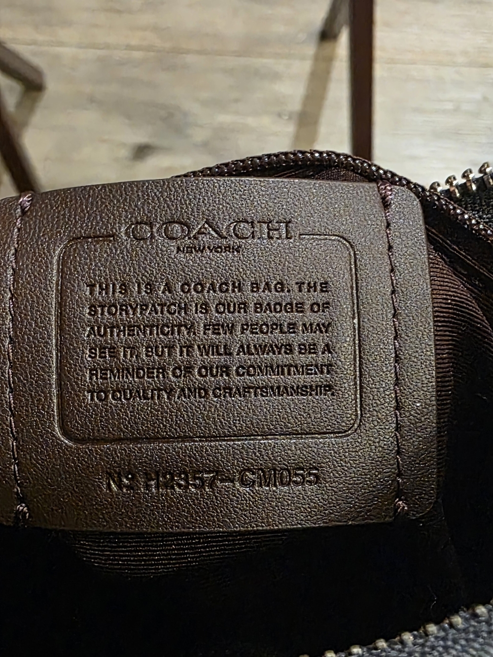 Beautiful COACH Embossed Signature Leather Shoulder Bag in Grayish Blue - Picture 5 of 8